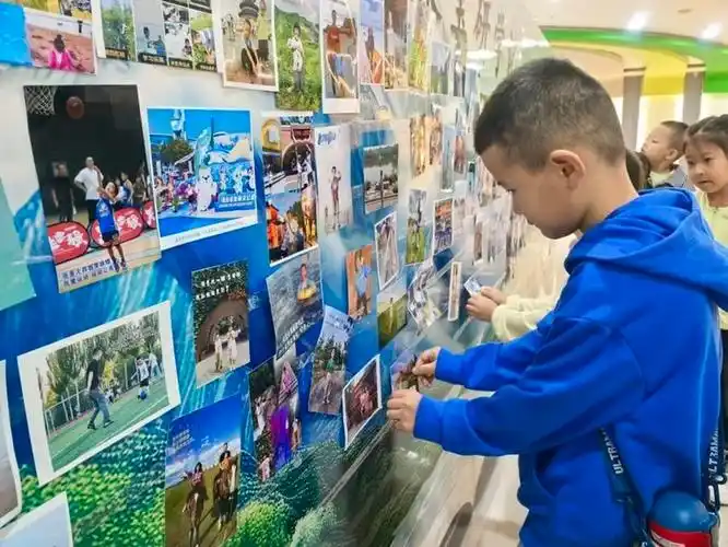 《共铸民族魂,同圆中国梦》,让小朋友们明白,我们都是中华民族的一员