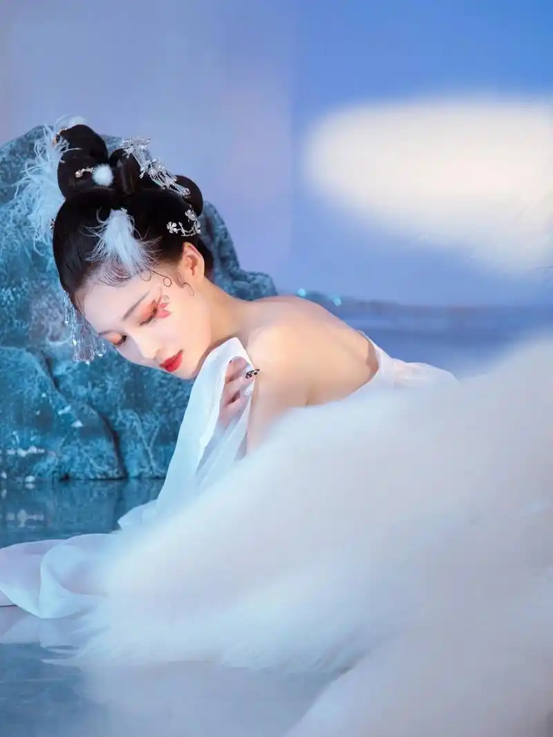 山海经|妩媚撩人的九尾狐古风写真 青丘之国·其山有狐 尾有九只,皆