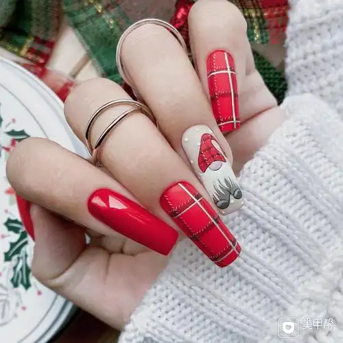 手绘格纹红色延长甲圣诞美甲图片