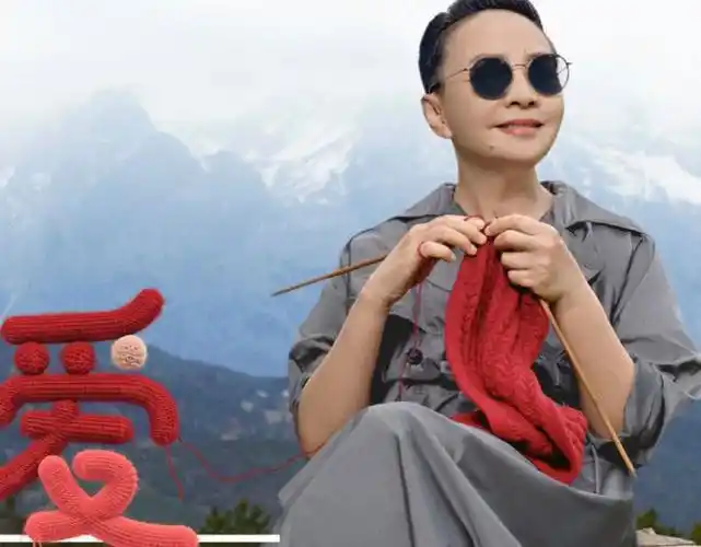 宋丹丹逛街被偶遇,中性风打扮气场好强,生图大小腿一般细太瘦了|短发