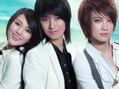 同是06超女走红,她三上春晚,她开公司捧新人,唯她混得最惨!