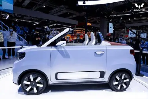 城际观光电动软顶五菱宏光miniev敞篷版正式亮相上海车展