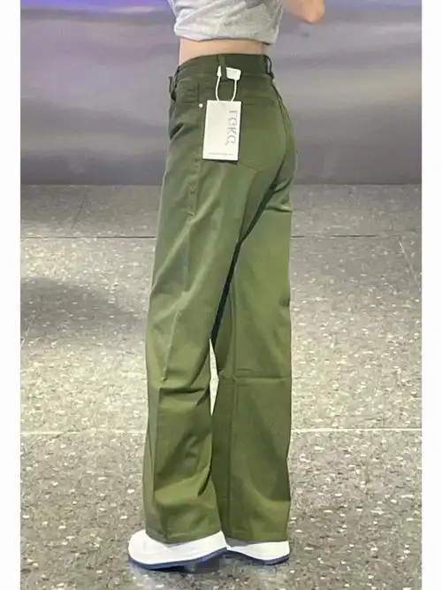 啊啊啊这军绿色牛仔裤泰好看了