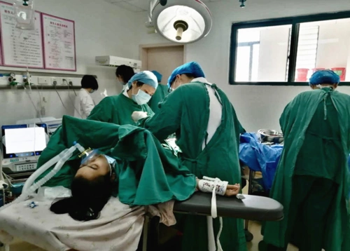 产房手术室急诊剖宫产"脐带脱垂"患者