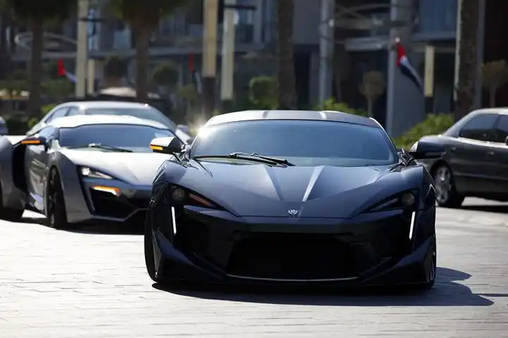 艾康尼克-w motors 联合旗舰展厅迪拜开业 7系纯电动中东地区发布