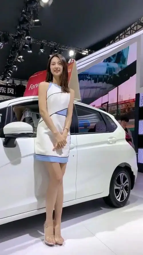 年国际车展车模苏宁人美心善尊重每个人有素养的一个小姐姐