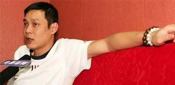 范志毅家庭现状女儿身材傲人美丽动人与后妈似闺蜜