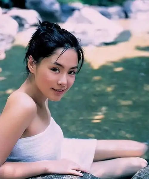 因姿容太美看呆钟汉良,男友愿花1亿为她赎身,她的魅力有多大