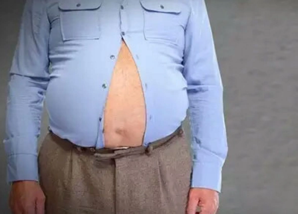 40岁"啤酒肚"大叔月瘦16斤,网友不敢相信,竟是吃巧克力!