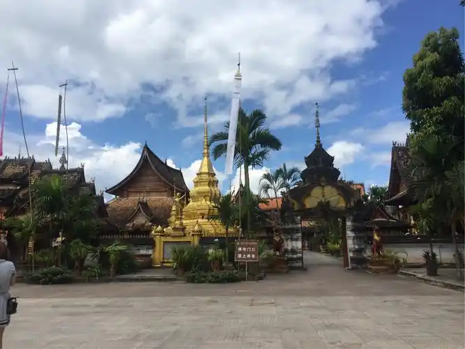 西双版纳橄榄坝的傣族园,不错的景色在这里留影纪念吧.