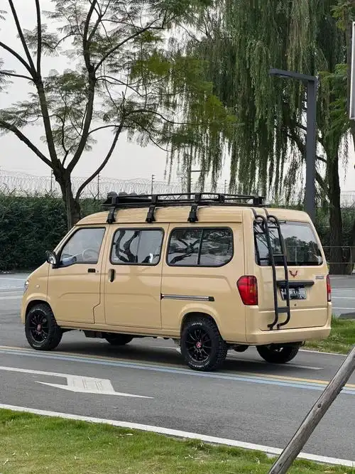 五菱之光神车看一眼绝对爱上的配色