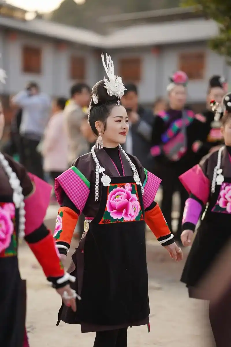 苗族 #芦笙舞 #贵州黔东南 #摄影师 有一种人,能在平凡 - 抖音