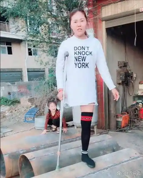 电焊工女孩罗雨,靠单腿走红,被300名男生表白,她却全部拒绝