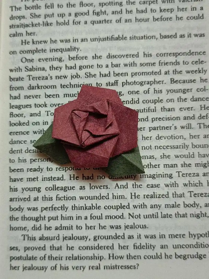 折纸教程这个玫瑰书签你肯定会给我折的吧