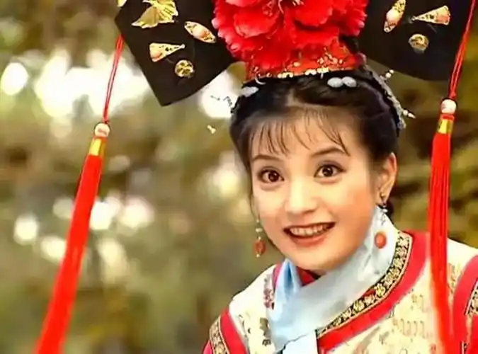 网上搜索不到她的名字 , 就连她的成名作《还珠格格》的演员表里面