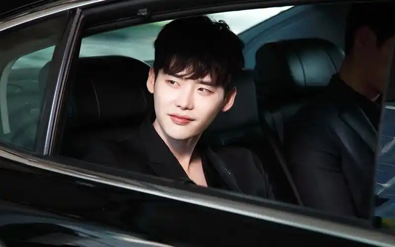 韩剧《w两个世界》李钟硕韩孝周剧照图片桌面壁纸高清大图预览1920x