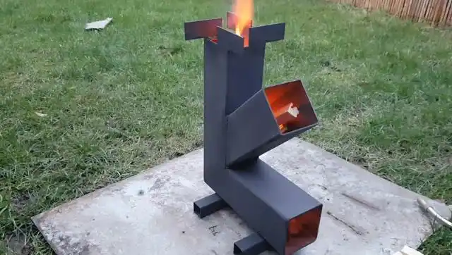 牛人用方形管制成火箭炉,分分钟烧开一锅水,火力真猛啊