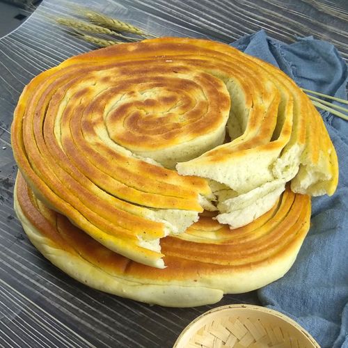 甘肃特产油锅盔平凉美食大饼地方特色小吃零食苦豆白饼子酥馍烧饼