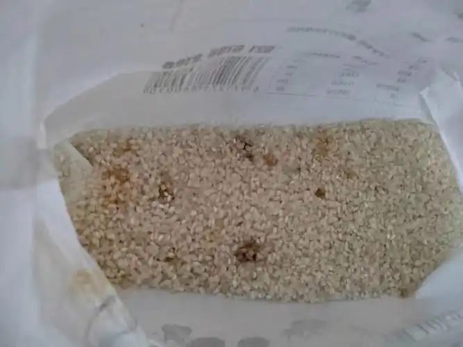 美团优选买的米居然是这样的质量发霉