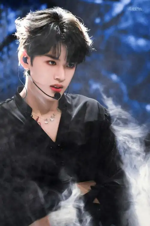 张极跳gento#蓝队c位张极,期待舞台王者的新呈现