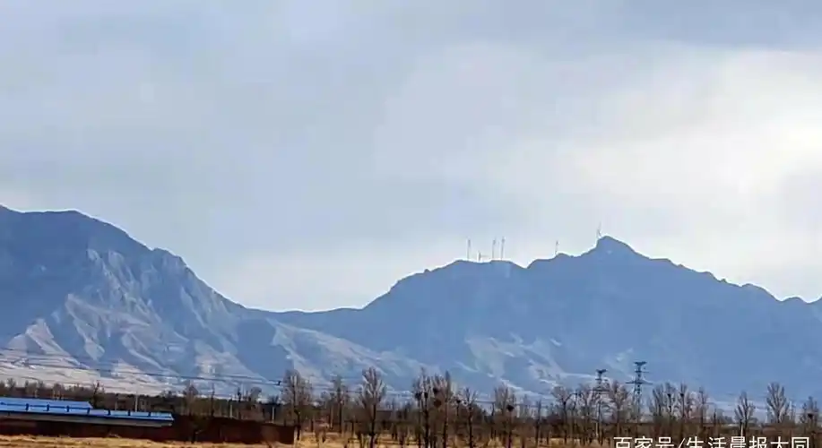 网友爆料大同睡佛被风力发电机组破坏