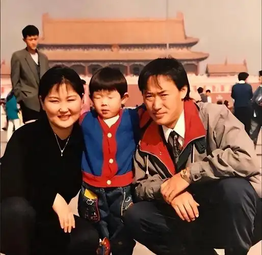 吉祥三宝:父亲已去世,亲生女儿远嫁韩国生子,母亲孤独一人_布仁巴雅尔