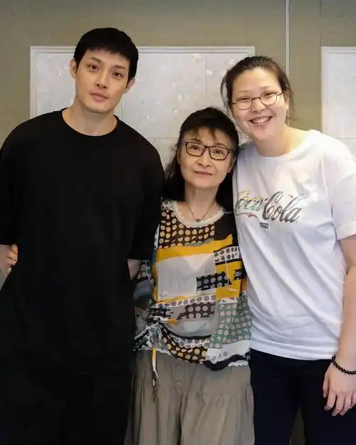 她与寇世勋有一对子女,即寇家瑞和杰西卡.