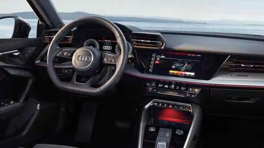 2022款奥迪a3的内饰风格延续了时尚,科技感的设计风格,配备10.