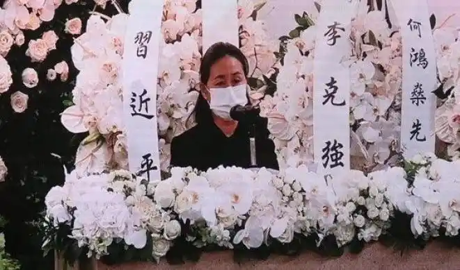 就知道何鸿燊的排面有多大了.