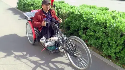 山东残疾男子自制手摇变速车太阳能发电一应俱全 欲穷游中国_新浪看点