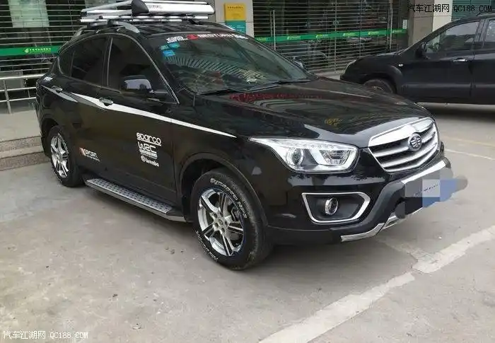 没钱也要点个性 奔腾x80全车拉花装饰作业