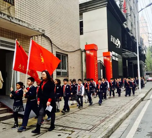 "传承红色基因 争做时代新人" —— 一元路小学清明祭扫活动