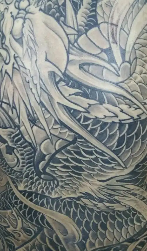 大满背龙恢复后效果纹身图片_背部老传统纹身图案(2)_上海市纹身店-51