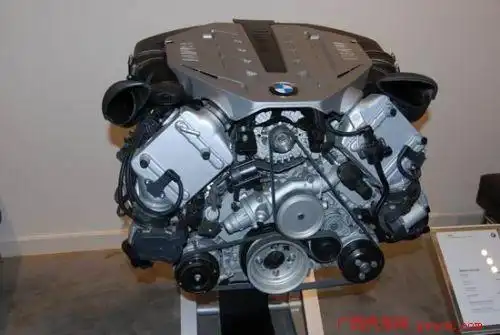 宝马730发电机皮带安装图片