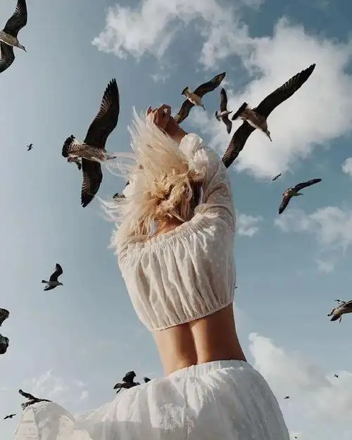 氛围感100分,艺术性100分,她的一幅照片就是一部影片