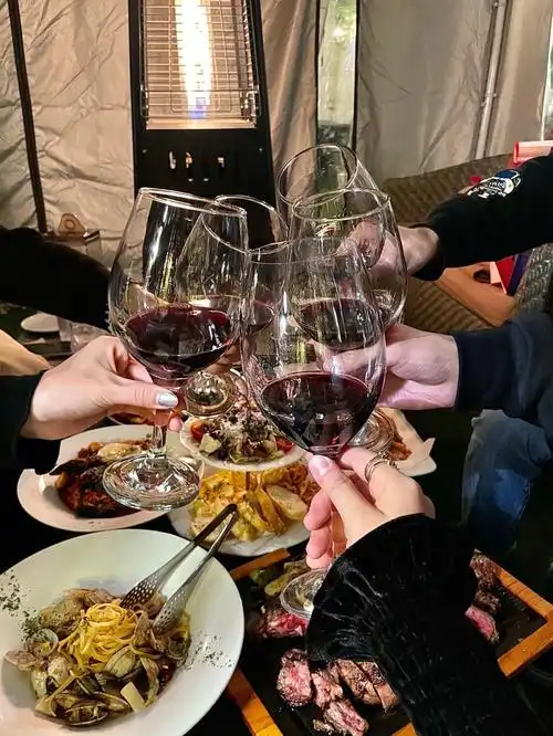 过生日吃牛排吃到爽的帐篷约会餐厅