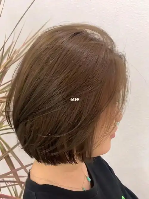 显白发色 冷棕色_发色_中短发_短发_显白_烫发_夏天去哪玩_染发_3am