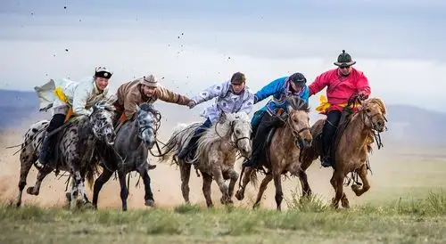凤凰马场的蒙古族骑手
