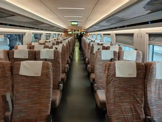 乘高铁出行,好爽!