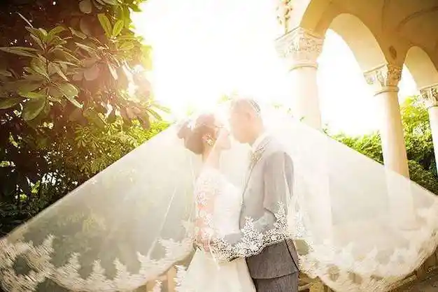 网友还纷纷喊话"婚恋专家"涂磊,"出来说句话啊,别当个哑巴.