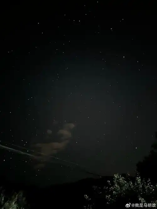 漂亮手机拍的 虽然没有肉眼看到的美但是也非常喜欢没有光污染的夜空