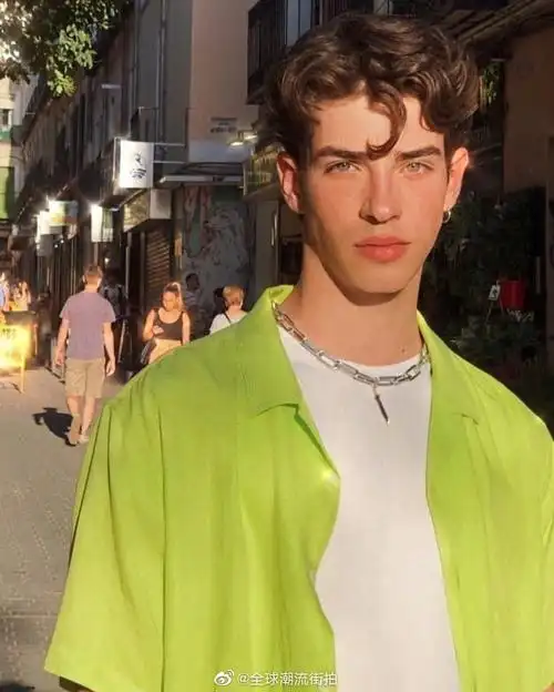 manu rios,性张力十足的西班牙男模,曾参演《名校风暴》_高清图集