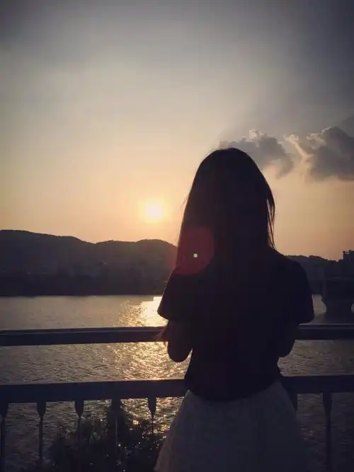 女生头像背影唯美