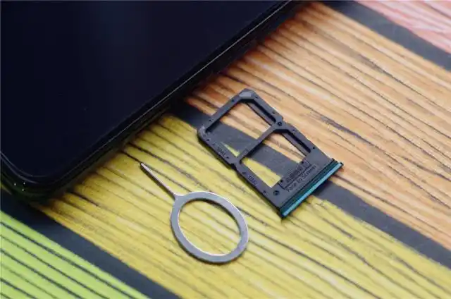 oppo reno手机卡槽细节图