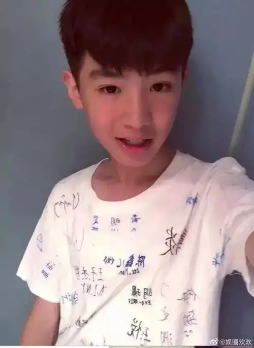 黄明昊超话#justin黄明昊#justin 小时候真的是又帅又萌