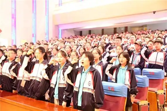 您现在所在的位置:>网站首页>政府信息公开首页>市第十五中学>劳动