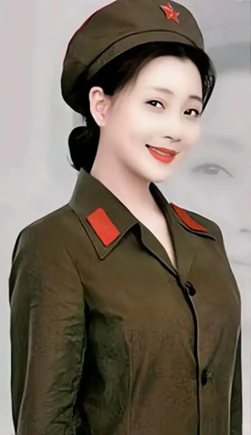 殷桃的军装照个个调皮可爱英姿飒爽