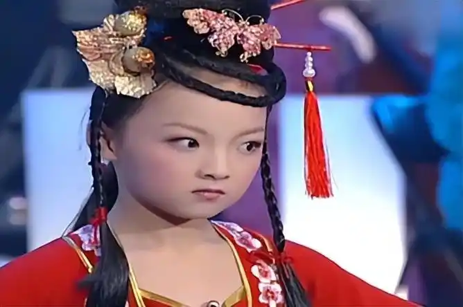 从梨园春走出来的小擂主,孔莹成研究生,秦梦瑶当老板!