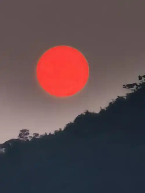 中国红没有修过的原图照片很满意的红太阳