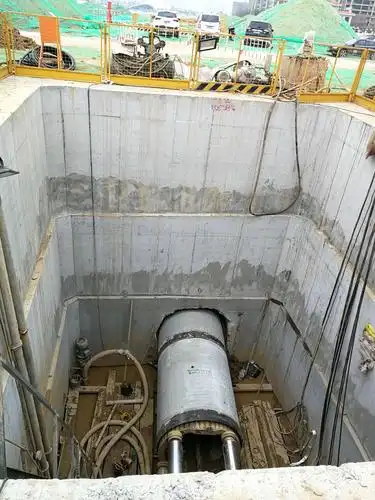 y15工作井今日顶管10m,累计顶进170m.